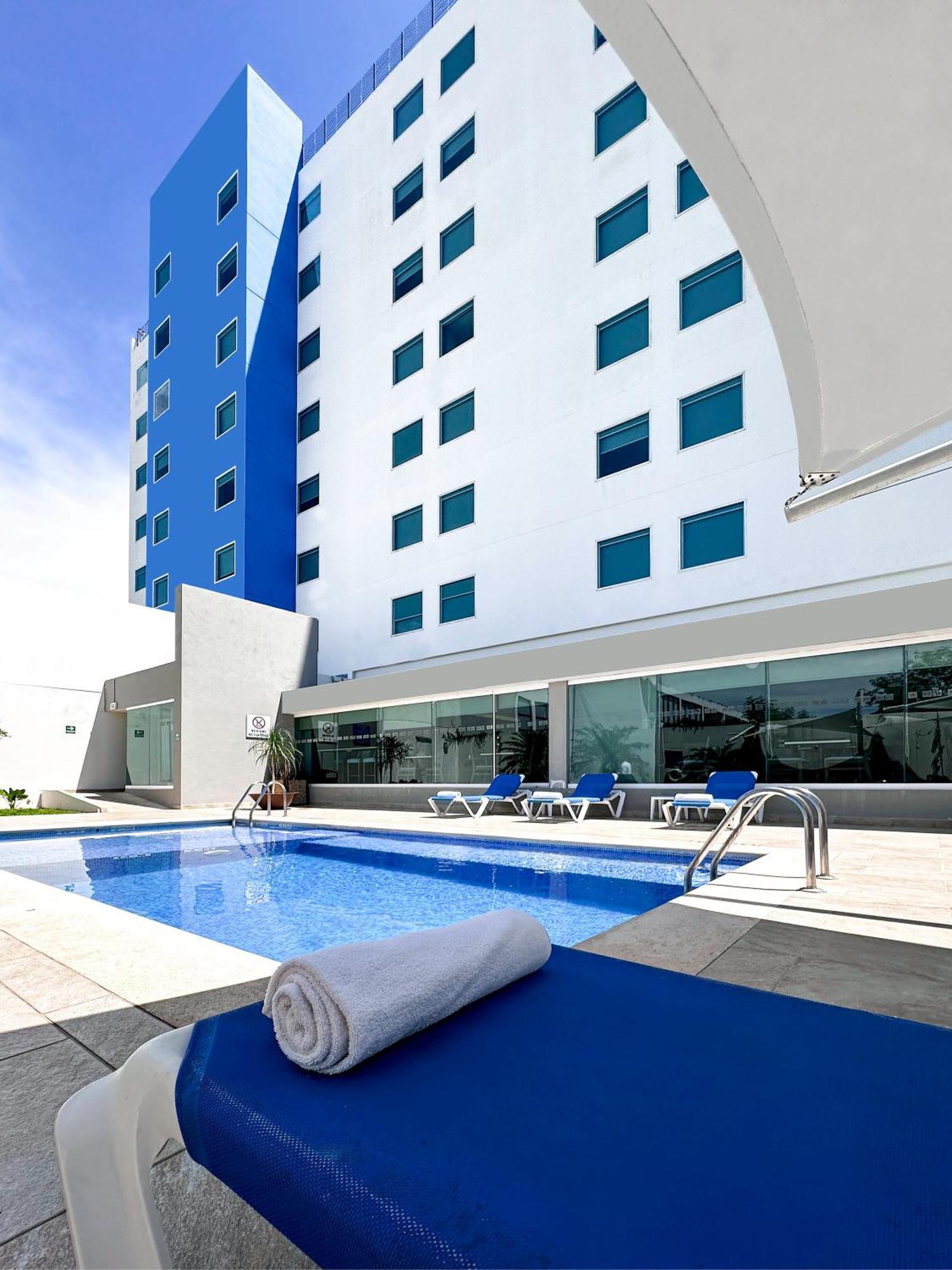 Holiday Inn Express Merida By Ihg Exteriör bild